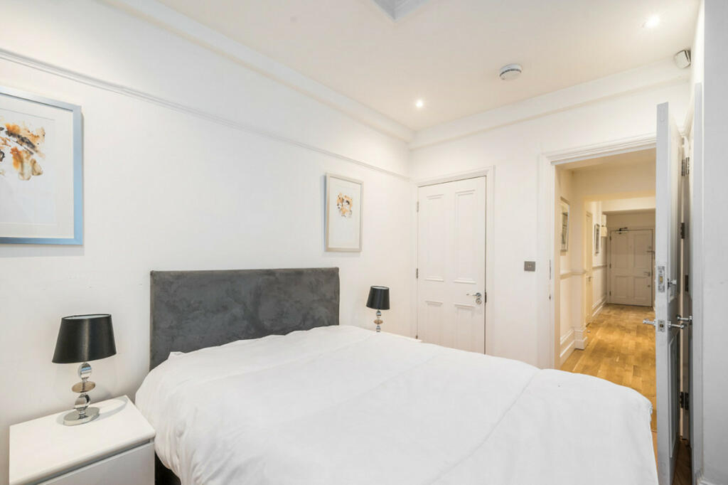 2 bedroom flat for sale in Gloucester Place, , W1U