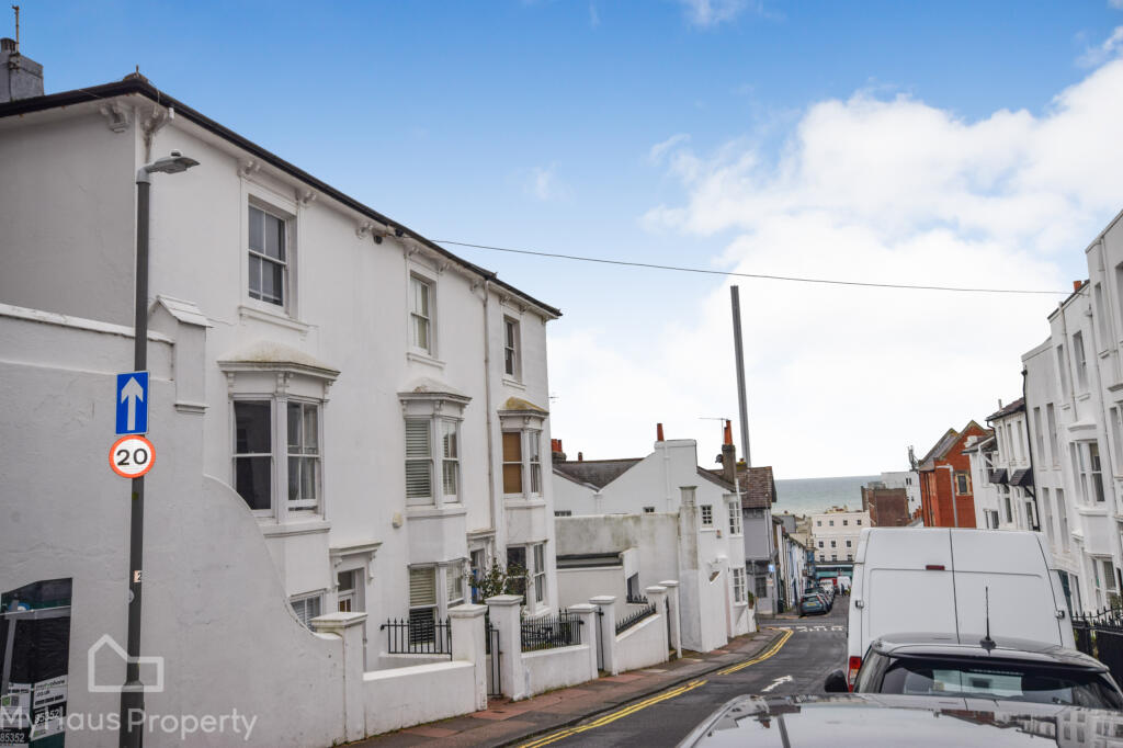 2 bedroom flat for sale in Clifton Place, Brighton, East Sussex, BN1