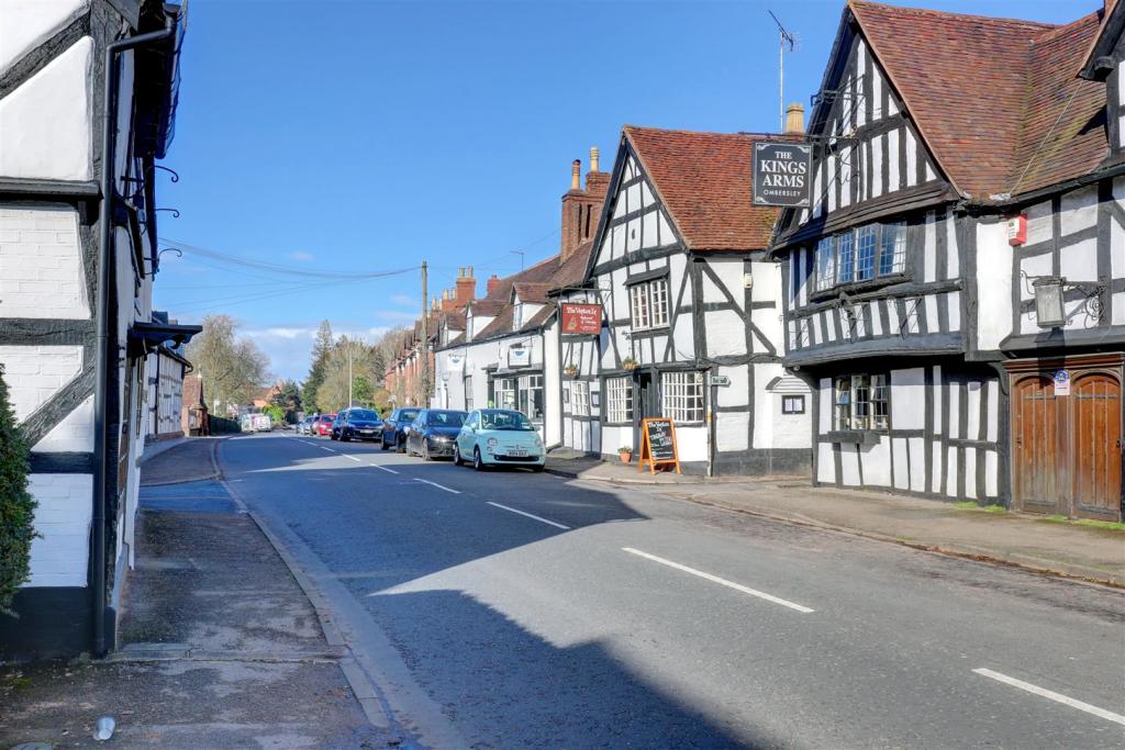 6 bedroom house for sale in Main Road, Ombersley, Droitwich, WR9