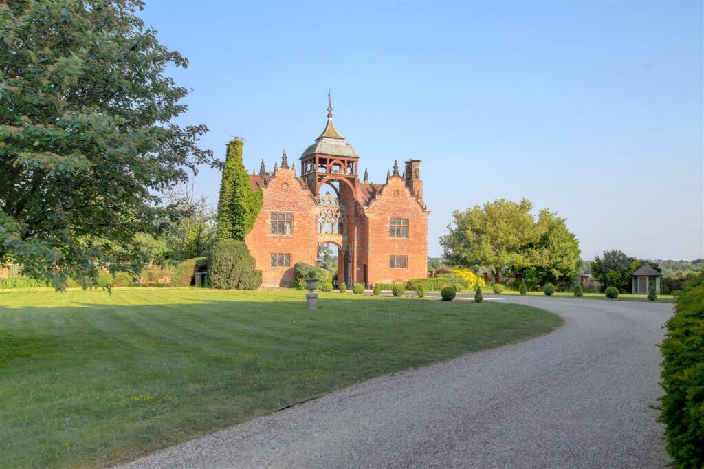 3 bedroom apartment for sale in Westwood Park, Droitwich, WR9