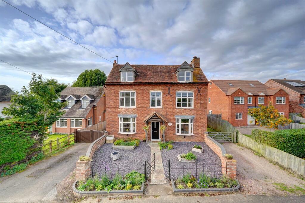 4 bedroom house for sale in Broadway Lane, Fladbury, Worcestershire, WR10