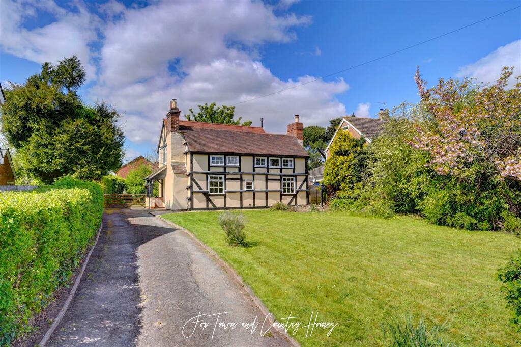 4 bedroom detached house for sale in Lower Howsell Road, Malvern, WR14
