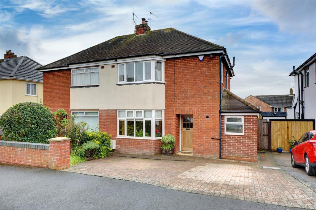3 bedroom house for sale in Meadow Road, Worcester, WR3