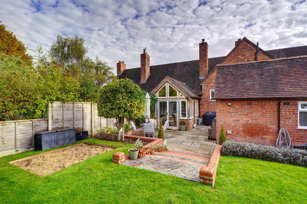 Main image of property: Apple Tree Walk, Ombersley, Ombersley, Nr Droitwich, Worcestershire, WR9