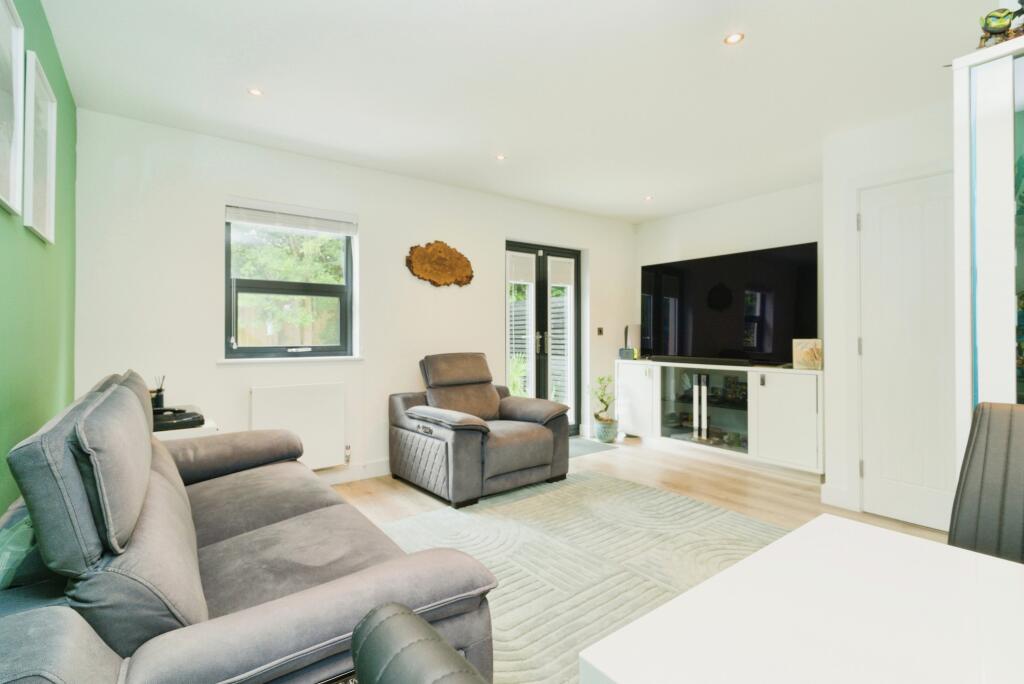 Additional property image - Broadoaks Mews, Solihull, B91