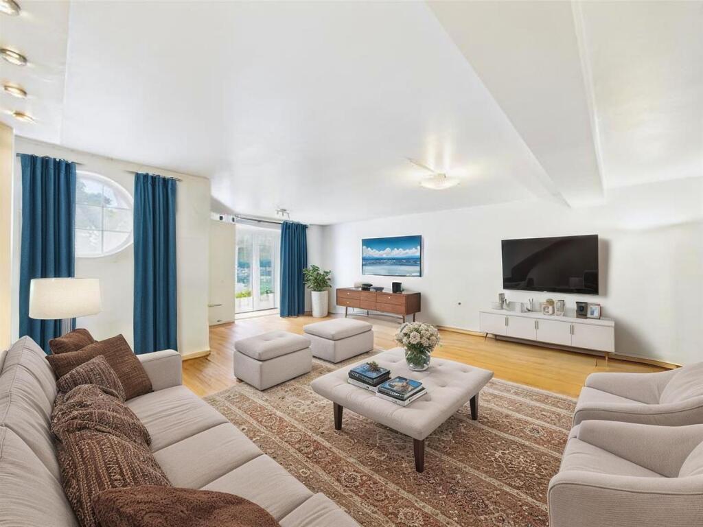 Main image of property: St. Georges Square, London