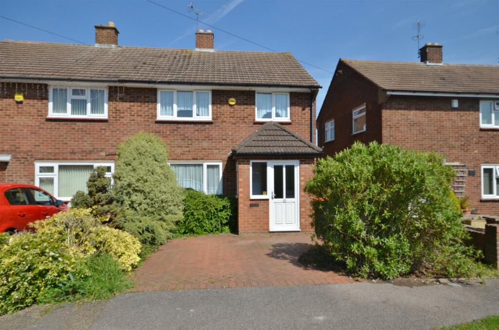 3 bedroom semidetached house for sale in Osborn Road, Barton Le Clay, MK45
