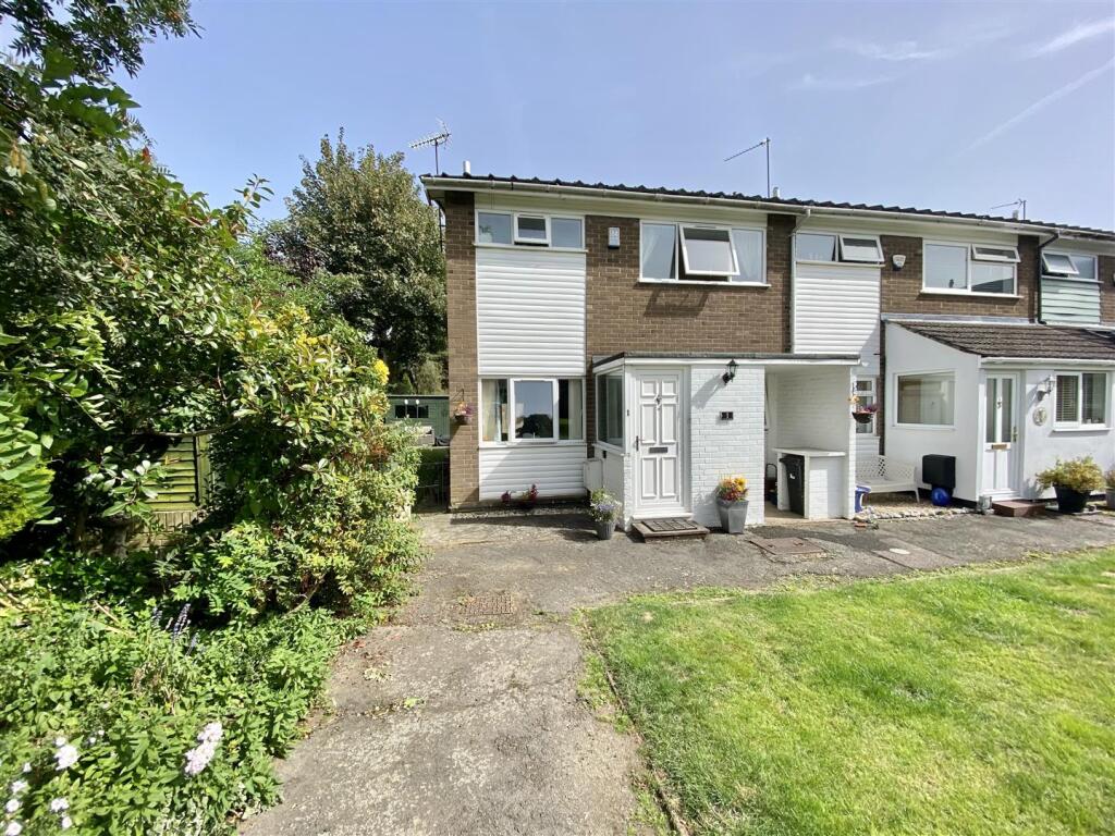 Main image of property: Fir Tree Road, Silsoe, MK45 4EA