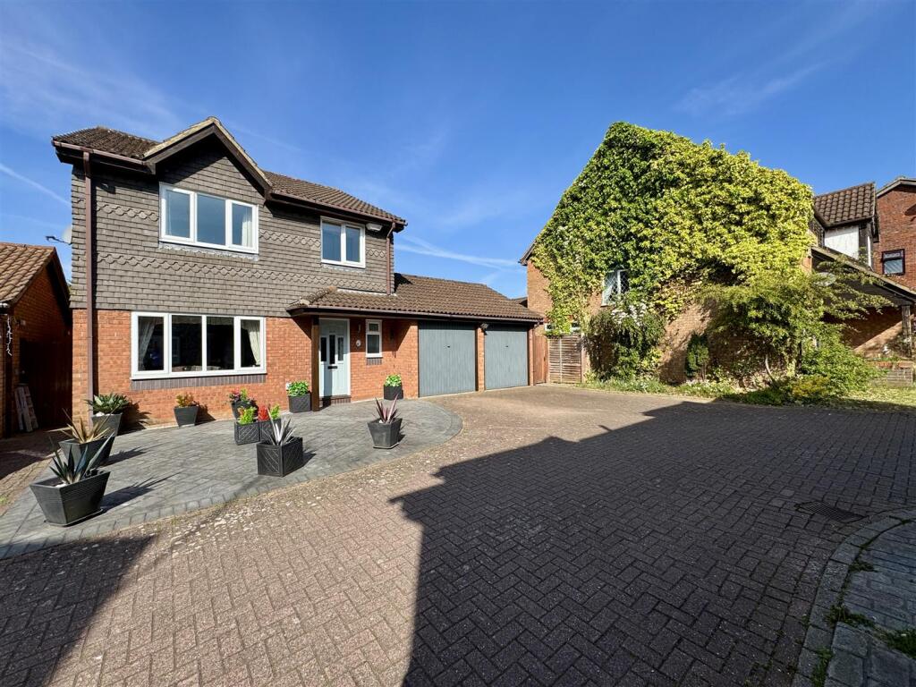 Main image of property: The Magpies, Luton, LU2 7XT