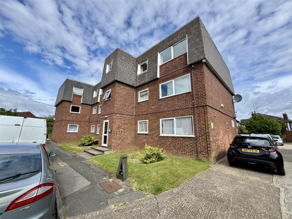 Main image of property: Gaden Court, Luton, LU3 2PE