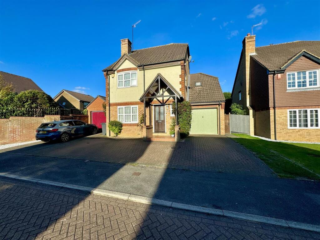 Main image of property: Danvers Drive, Luton, LU3 4EF