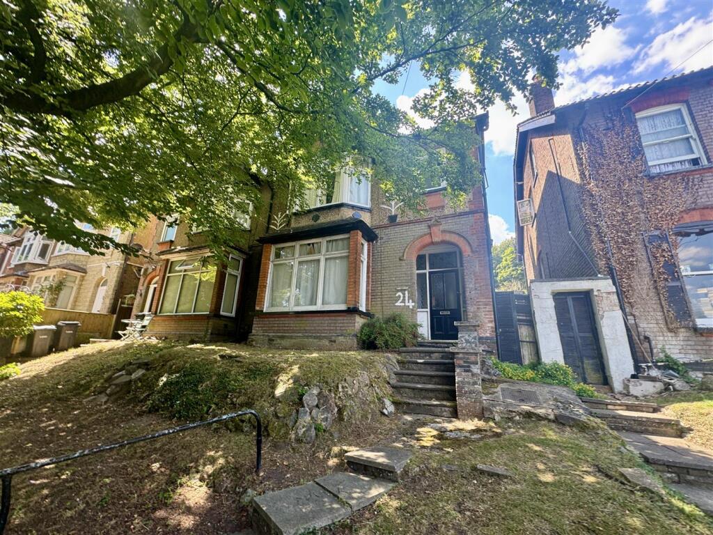 Main image of property: London Road, Luton, LU1 3UQ