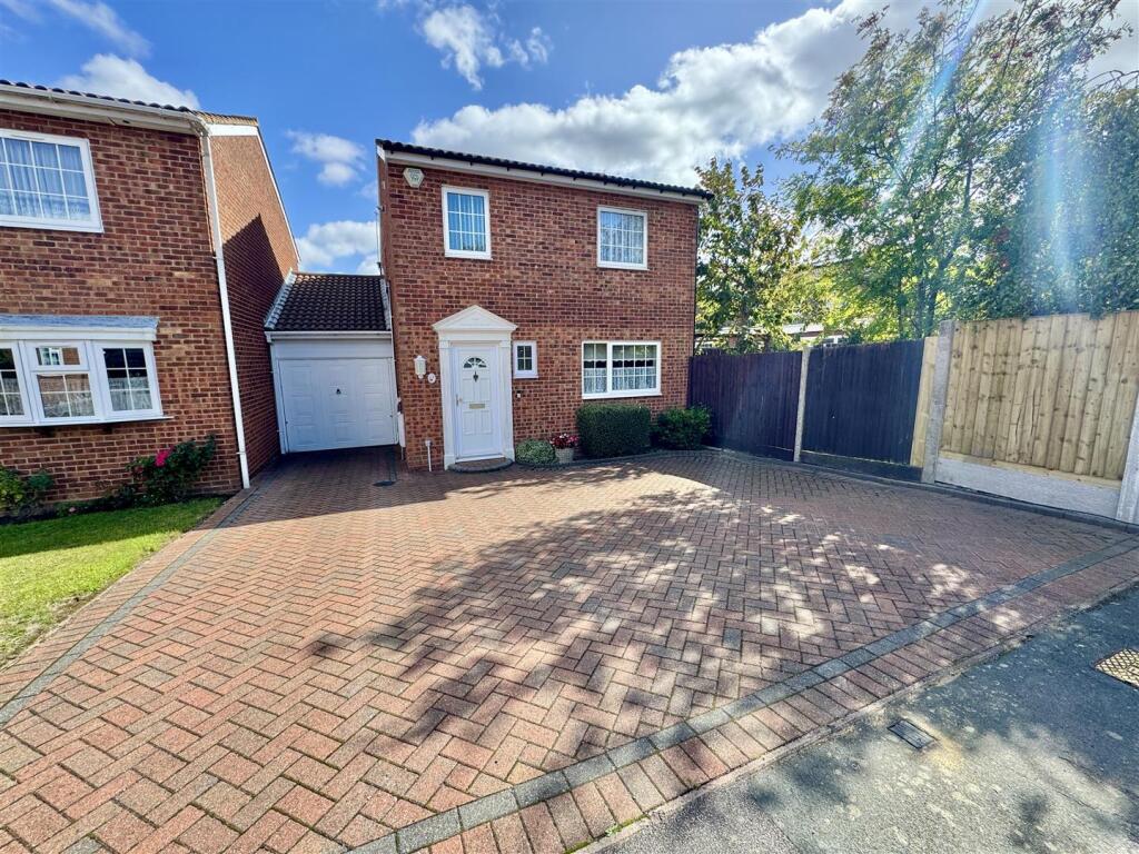 Main image of property: Timworth Close, Luton,LU2 9SF