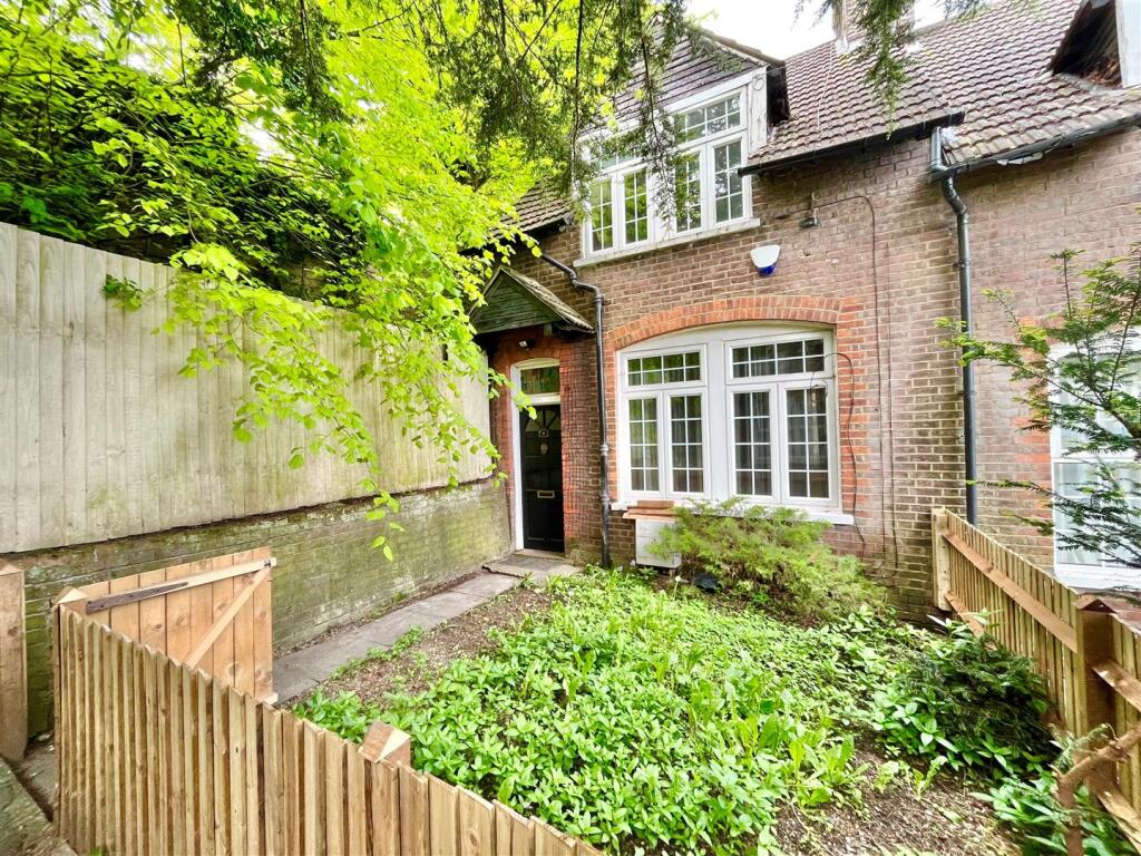 Main image of property: Blyth Place, Luton, LU1