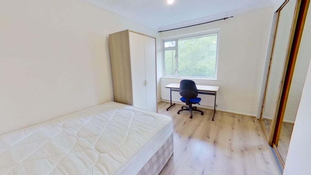 Main image of property: Guildford Park Avenue, Guildford, GU2 7NJ