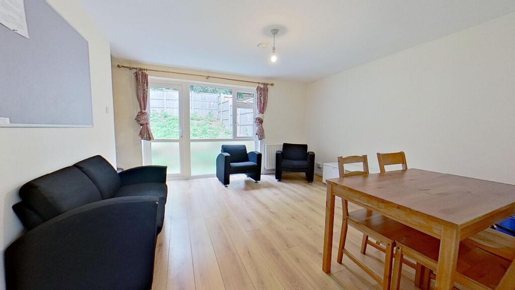 Main image of property: Guildford Park Avenue, Guildford, Surrey, GU2 7NH