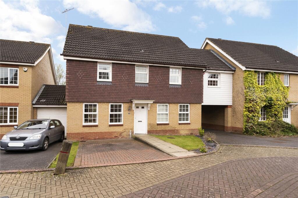 5 bedroom link detached house for sale in Ringside, Edenbridge, Kent, TN8