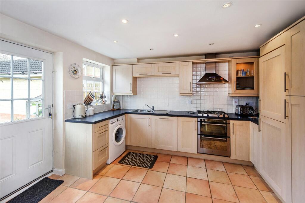 5 bedroom link detached house for sale in Ringside, Edenbridge, Kent, TN8