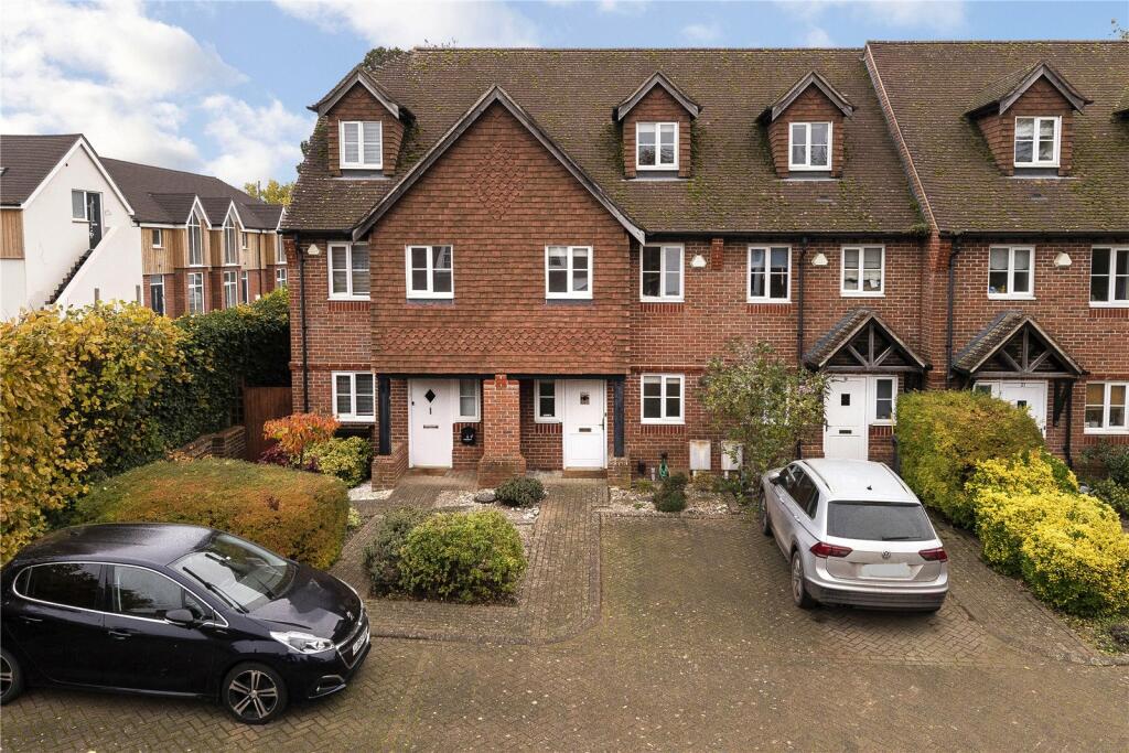 3 bedroom terraced house for sale in High Street, Edenbridge, Kent, TN8