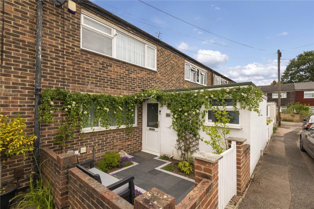 2 bedroom terraced house for sale in Cedar Drive, Edenbridge, Kent, TN8