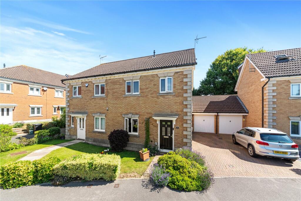 3 bedroom semidetached house for sale in Juniper Close, Oxted, Surrey, RH8