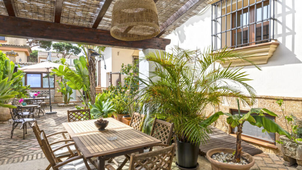 14 bedroom detached villa for sale in Andalucia, Cádiz, Chiclana de la