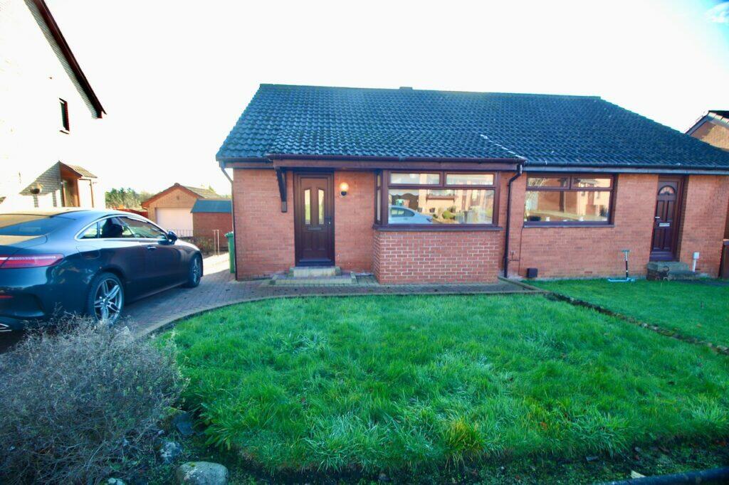 2 bedroom semidetached bungalow for sale in Grangeneauk Gardens