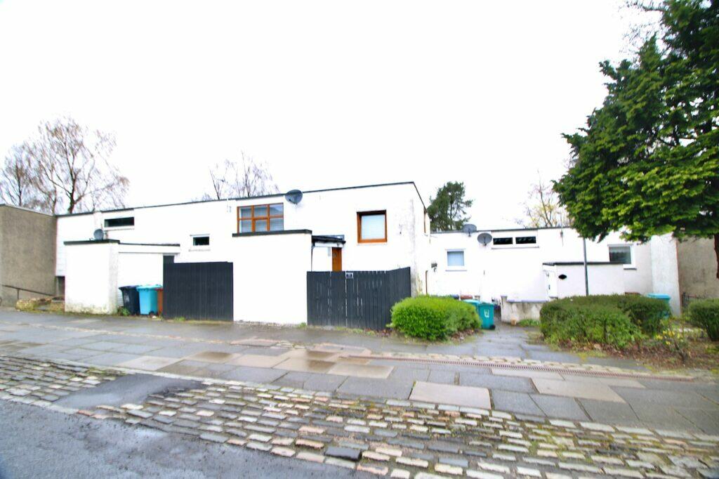 2 bedroom terraced house for sale in Darroch Way, Cumbernauld, G67