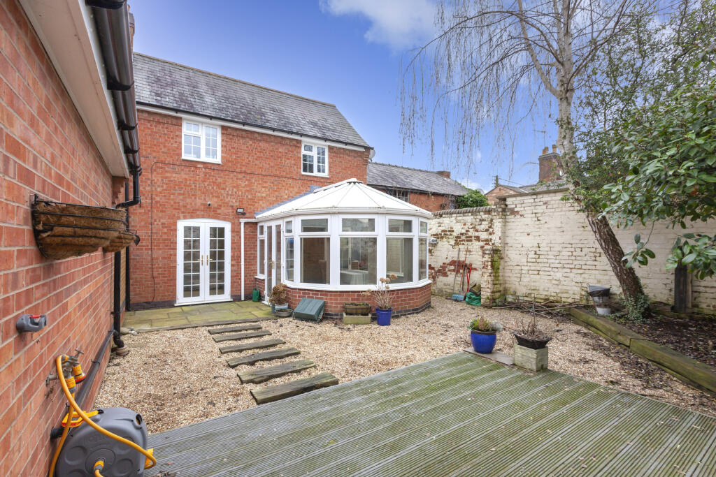 2 bedroom detached house for sale in Rushes Lane, Lubenham, Leicestershire, LE16