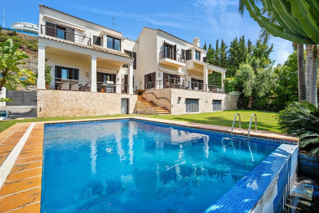 5 bedroom villa for sale in Andalucia, Malaga, La Quinta, Spain
