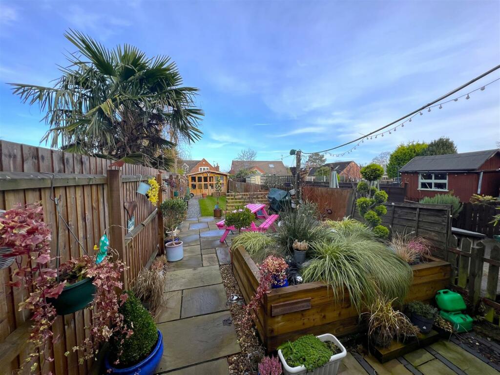 2 bedroom terraced house for sale in Farnham Street, Quorn