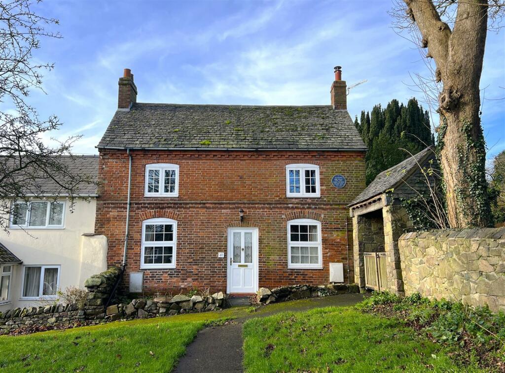 3 bedroom semidetached house for sale in The Green, Markfield