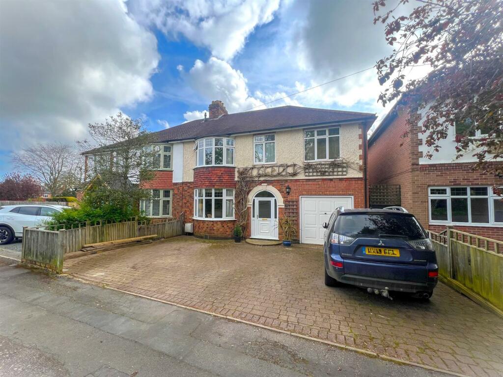 5 bedroom semidetached house for sale in Park Road, Birstall, Leicester, LE4
