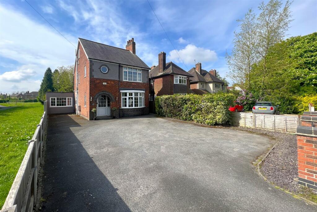 3 bedroom detached house for sale in Greenhill Road, Coalville