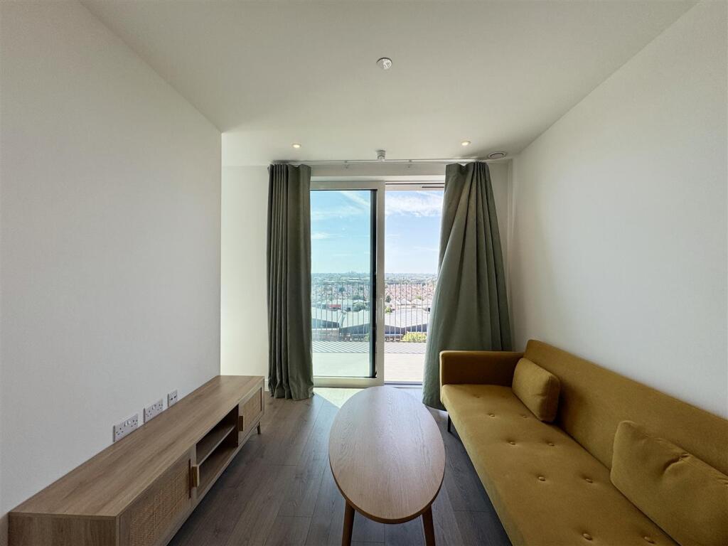 Main image of property: Waterview House, Grand Union