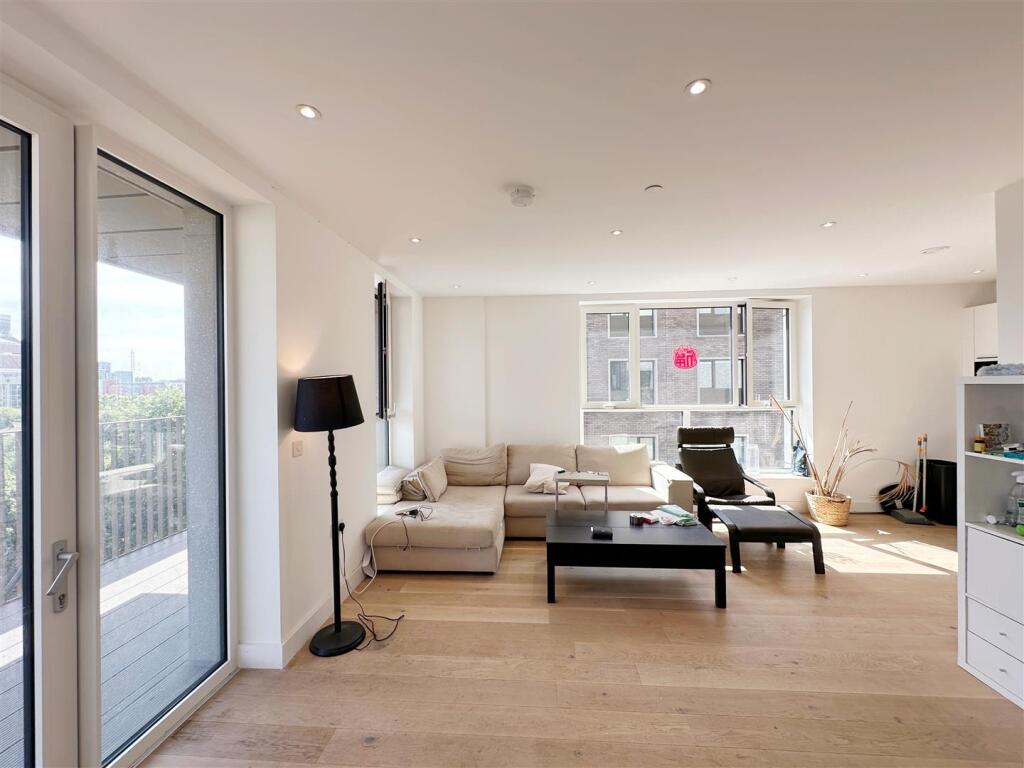 Main image of property: Gosnold House South, Blackwall Reach