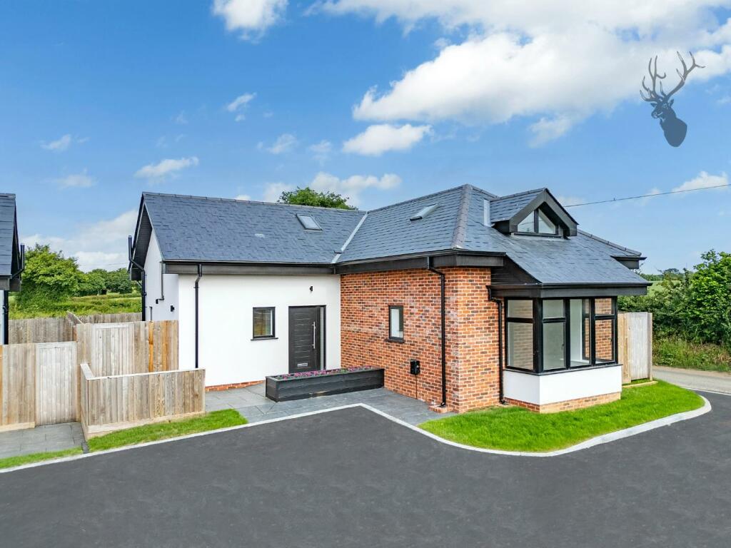 3 bedroom detached house for sale in Priory Farm, Fyfield, Ongar, CM5