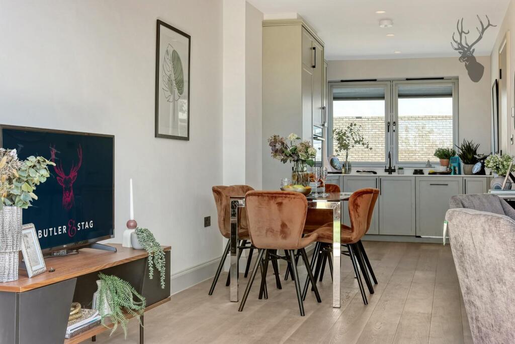 Additional property image - The Bramlings, Epping