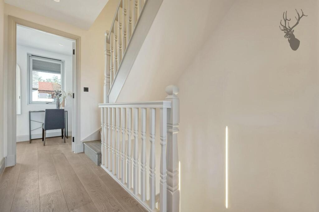 Additional property image - The Bramlings, Epping
