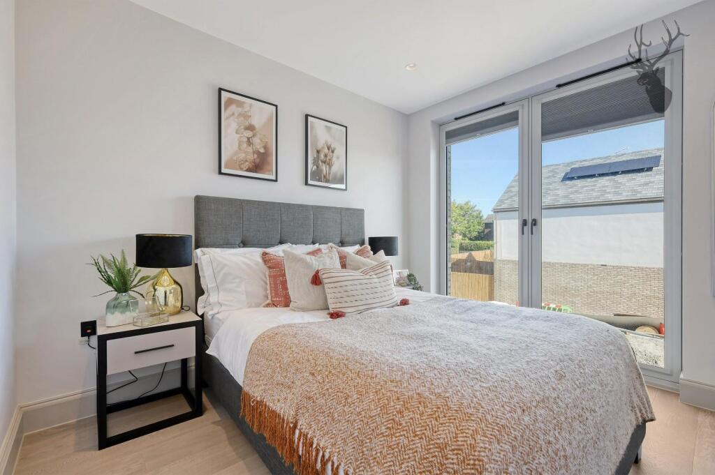 Additional property image - The Bramlings, Epping