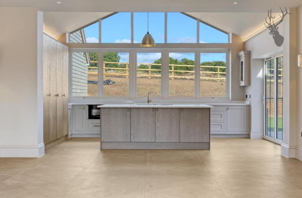 Additional property image - Colmar Mews, South Weald