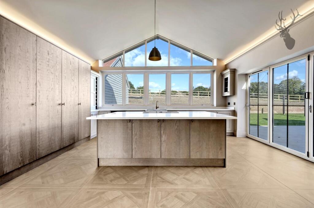 Additional property image - Colmar Mews, South Weald