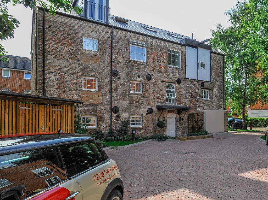 Main image of property: Queens Reach, East Molesey, KT8