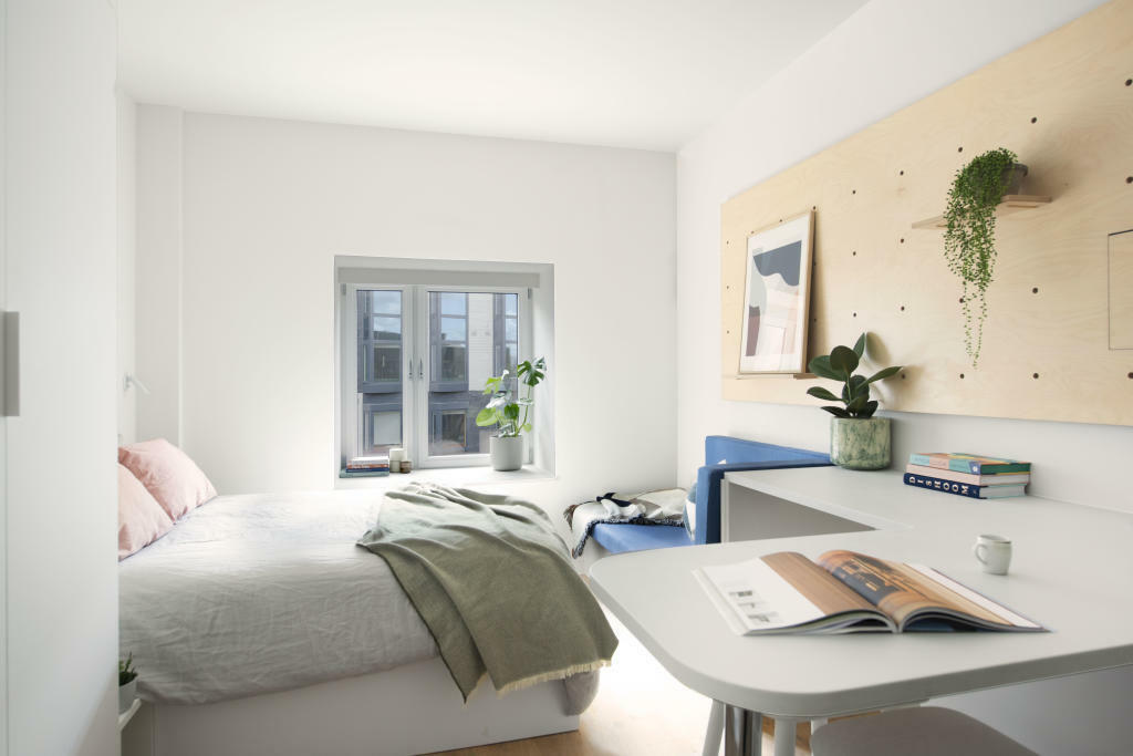 Main image of property: The Guild, Walnut Tree Close, Guildford, GU1