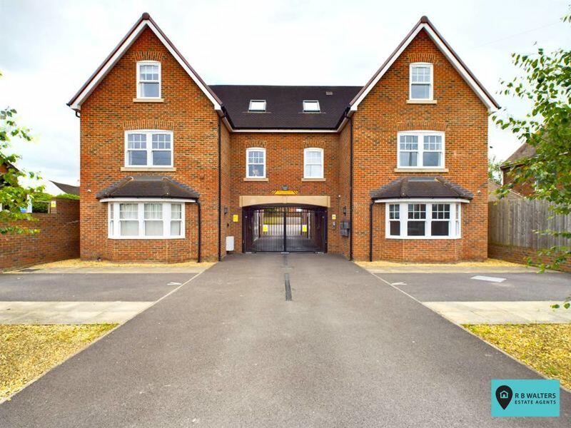 2 bedroom flat for sale in Elmgrove Road East, Hardwicke, GL2