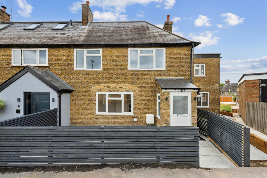 Main image of property: Crescent Way, London, N12