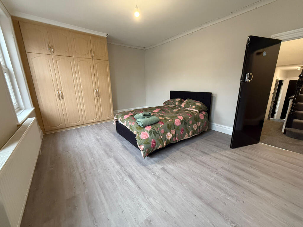 Main image of property: Percy Road, London, N12