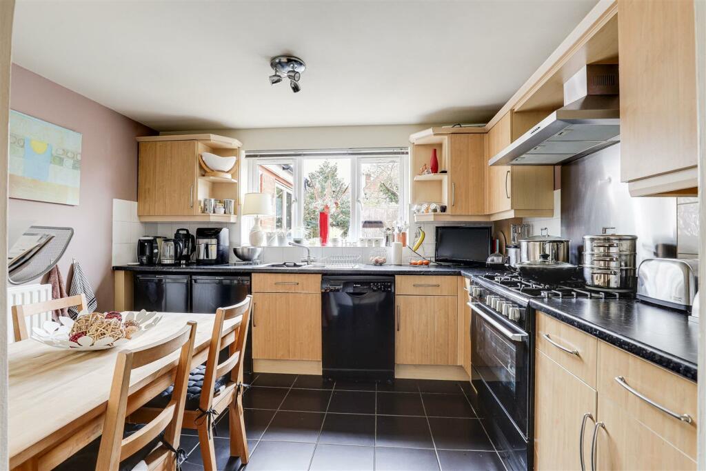 4 bedroom detached house for sale in Douglas Road, Long Eaton
