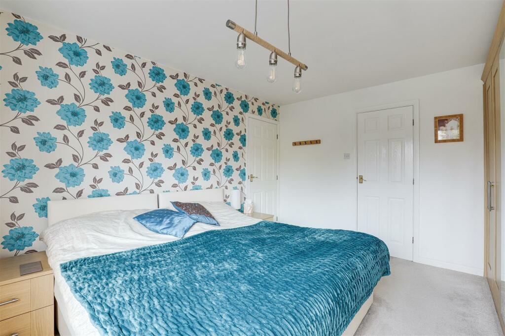 4 bedroom detached house for sale in Douglas Road, Long Eaton