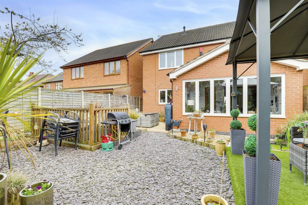 4 bedroom detached house for sale in Douglas Road, Long Eaton